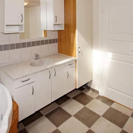 8 Person In Hemmet-by Traum Nyaraló