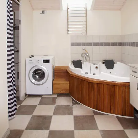 8 Person In Hemmet-by Traum Hemmet