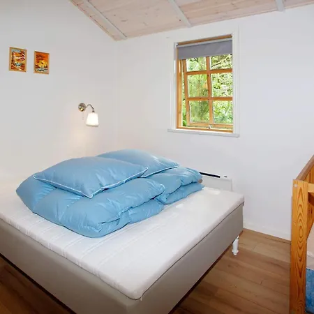 8 Person In Hemmet-by Traum